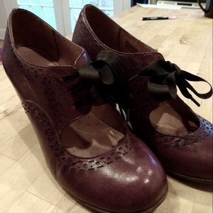 Naya Jada 9, lace up Oxford with stacked heel